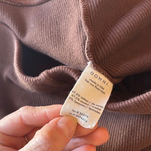 DONNI. Brown Ribbed Capris - Picture 5 of 5